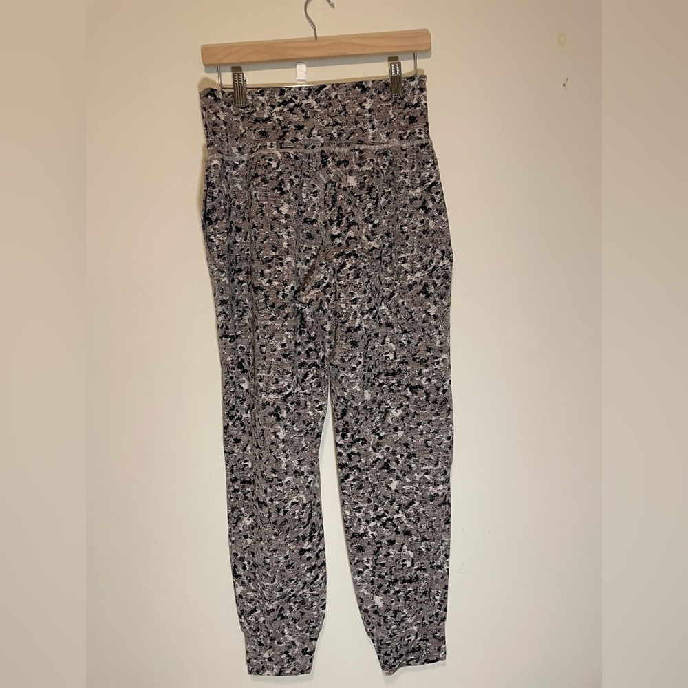 Athleta Gray Black Marble-Print Joggers